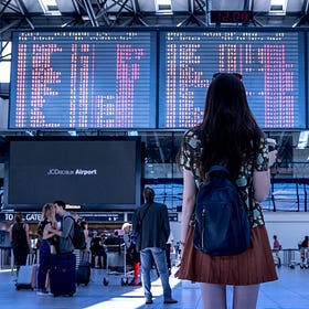 Voli a rischio per crisi del carburante: cosa succede se il biglietto è già stato acquistato? I diritti dei passeggeri tra rimborsi e cancellazioni