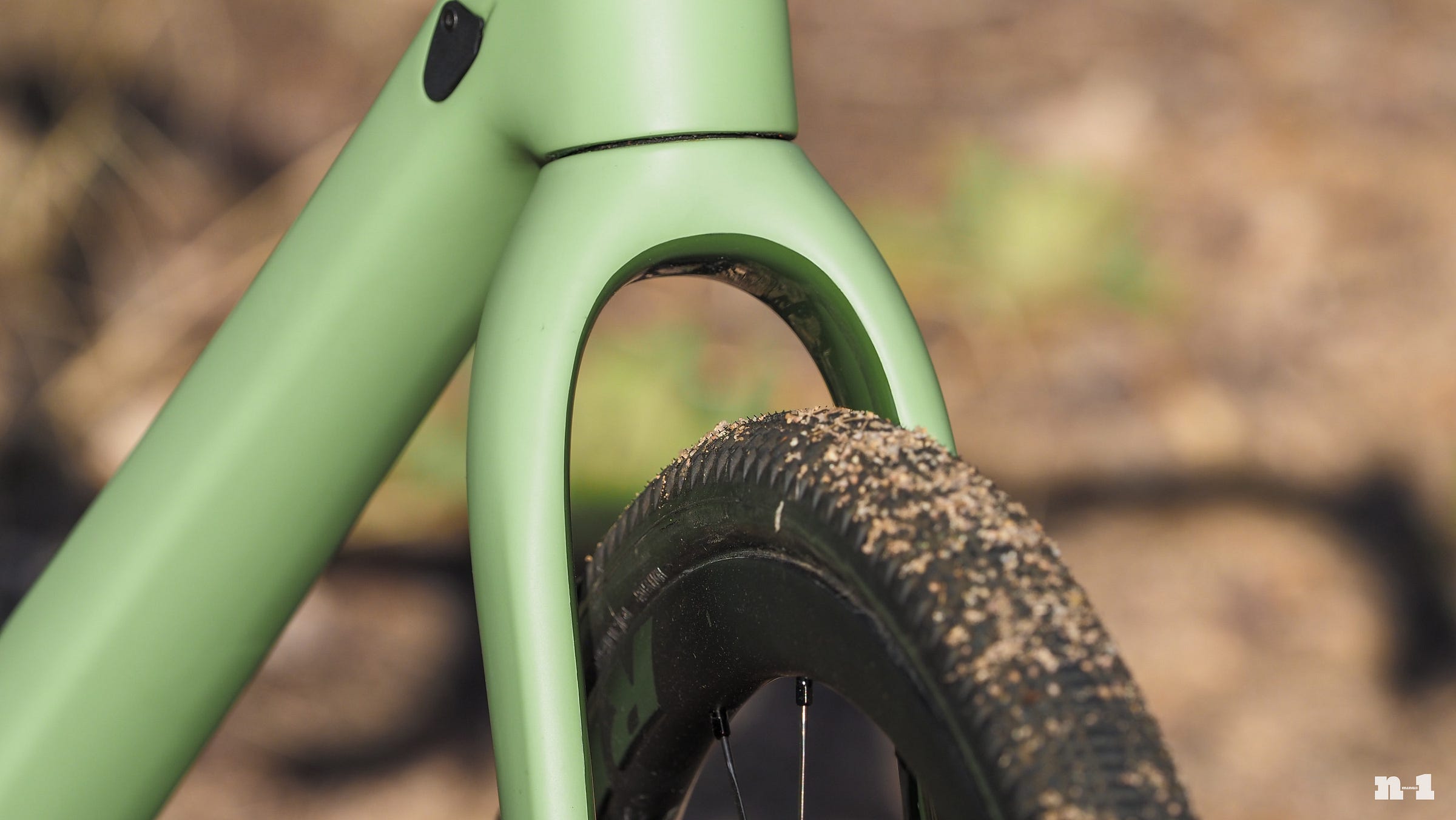 Pivot Cycles Vault fork tire clearance
