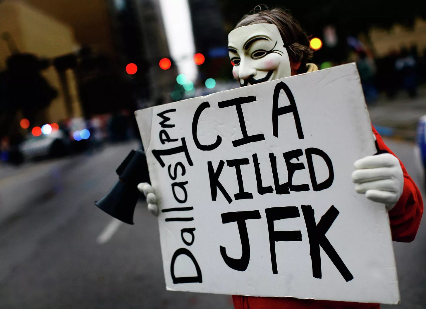 Un manifestante al John F. Kennedy Memorial Plaza di Dallas, Texas - RIA Novosti, 1920, 06.07.2025