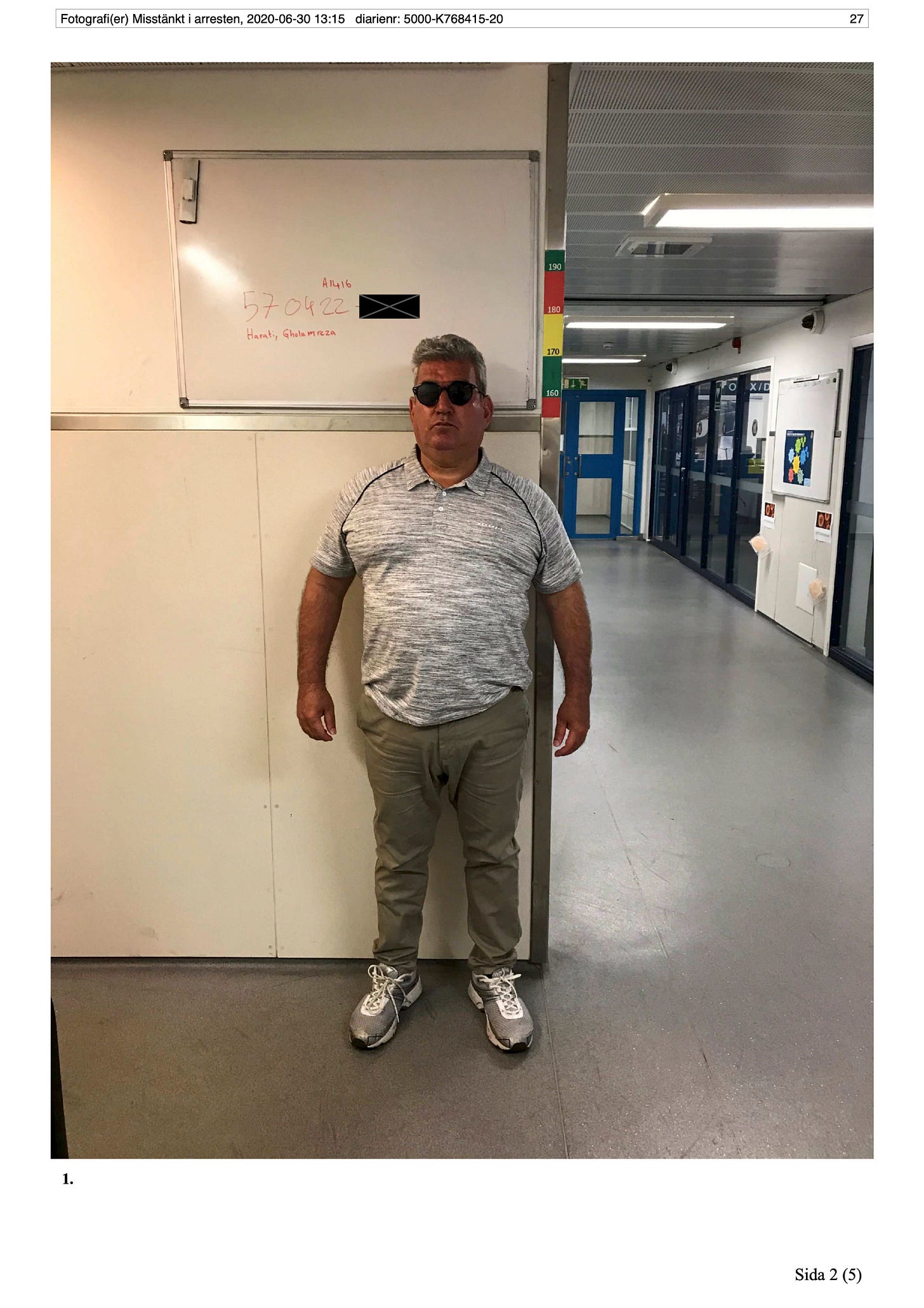 “Kryckmannen” Gholamreza Harati i gripen för skadegörelse. “Kryckmannen” Gholamreza Harati i gripen för skadegörelse.