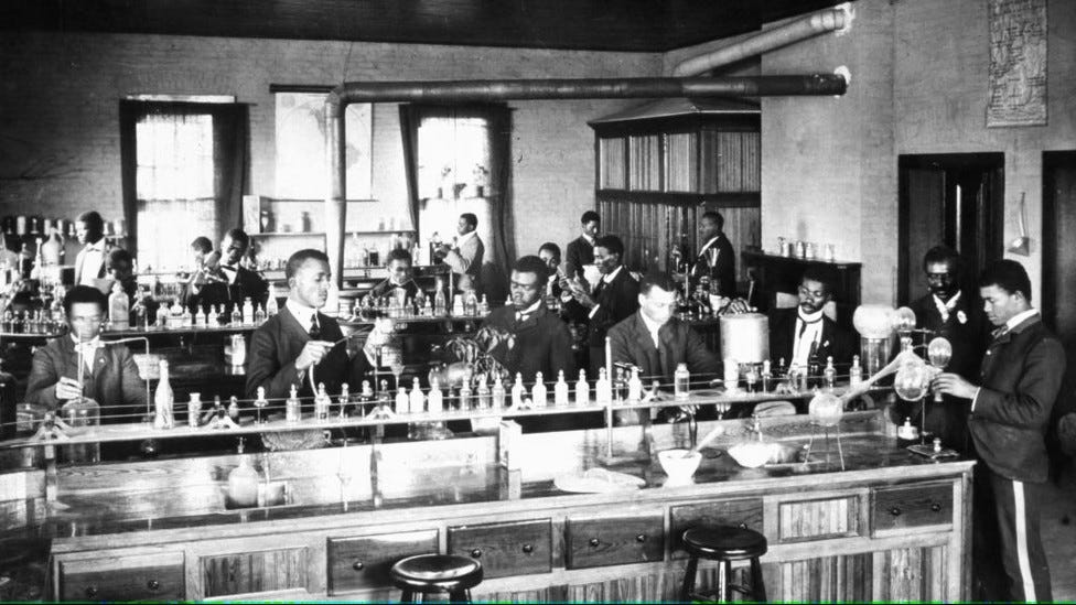 A group of men in a laboratory

AI-generated content may be incorrect.