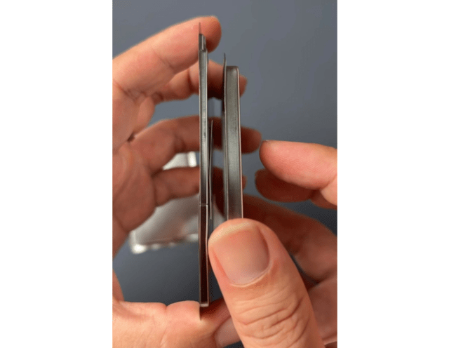 "iPhone 17 Air" battery (left) vs. "iPhone 17 Pro" battery (right)