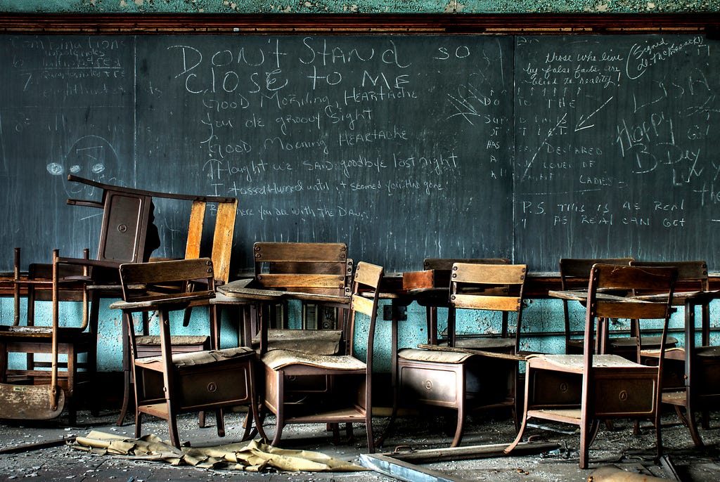 Online Course Chalkboard and classroom