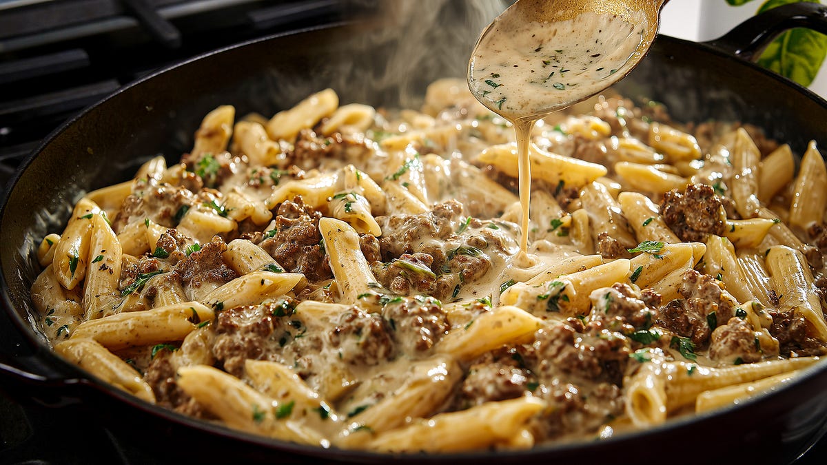 One pot quick and easy creamy ground beef pasta - Essen Recipes