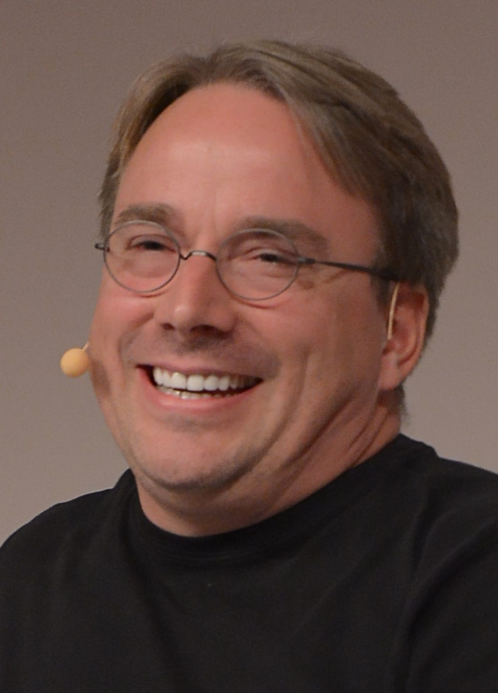 LinuxCon Europe Linus Torvalds 03 (cropped).jpg · Wikimedia Commons · CC BY-SA 4.0 LinuxCon Europe Linus Torvalds 03 (cropped).jpg · Wikimedia Commons · CC BY-SA 4.0