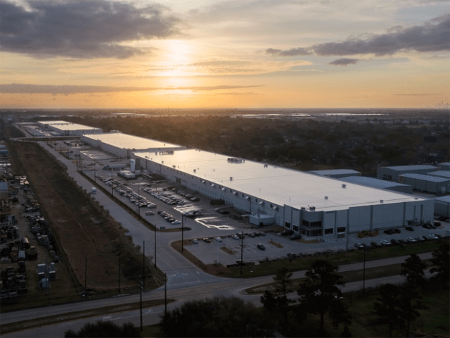 Apple’s 20,000-square-foot Advanced Manufacturing Center opens later this year, and will provide hands-on training to students, supplier employees, and U.S. businesses of all sizes.