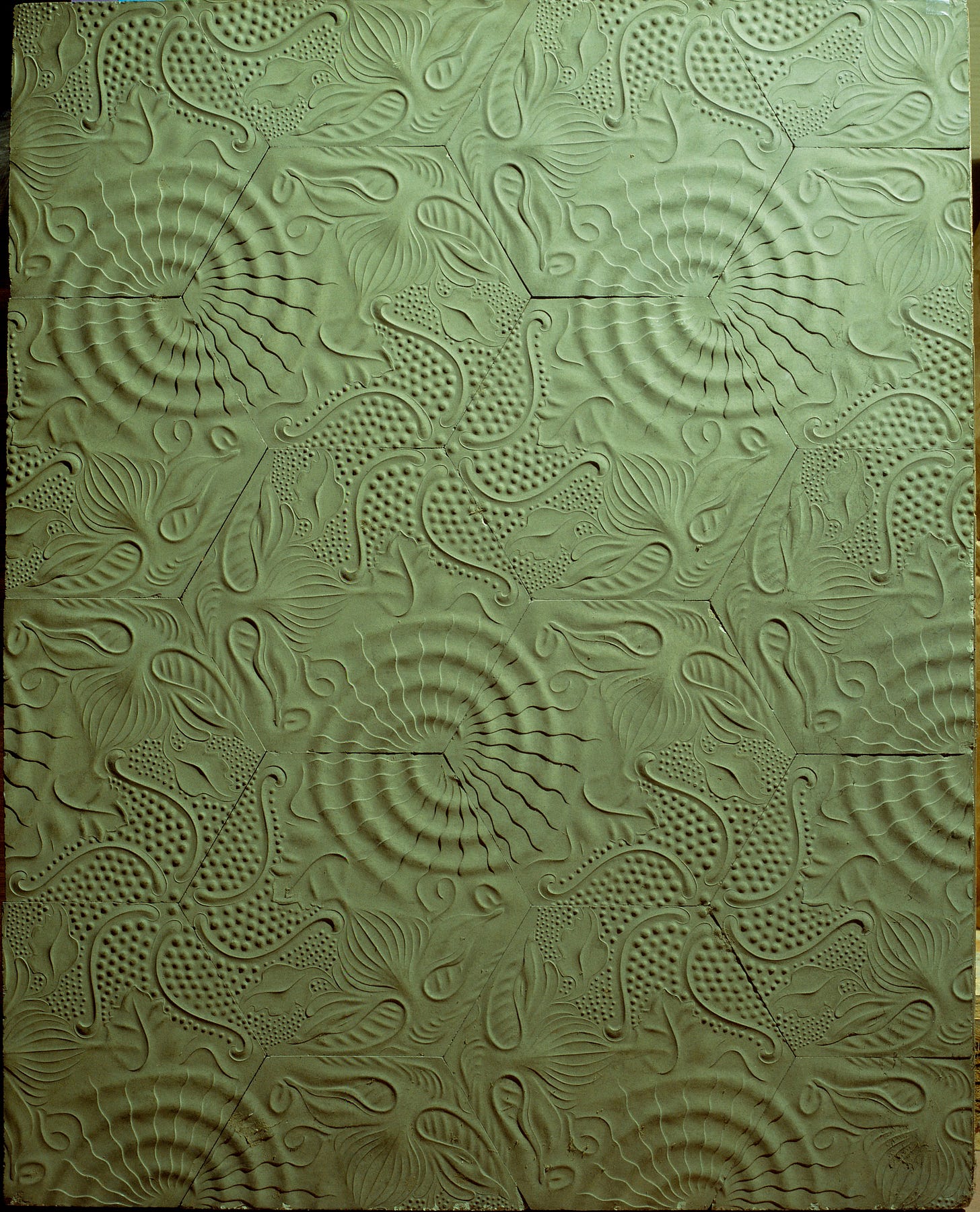 Antoni Gaudí - Paviment per a la casa Milà: pop, cargol i estrella de mar (18 rajoles) - Cap a 1904-1906