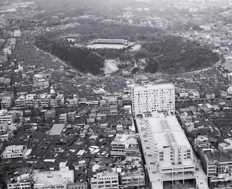 A Tour in Search for the Soul of Seoul