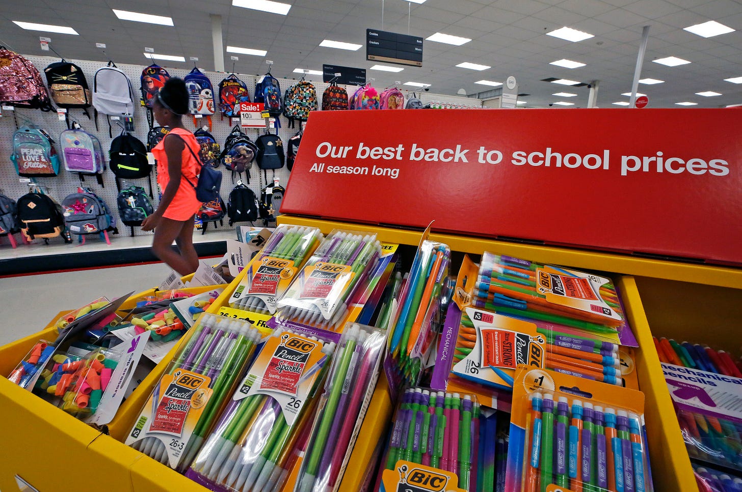 Back-to-school shoppers hunt for bargains with inflation in mind : NPR