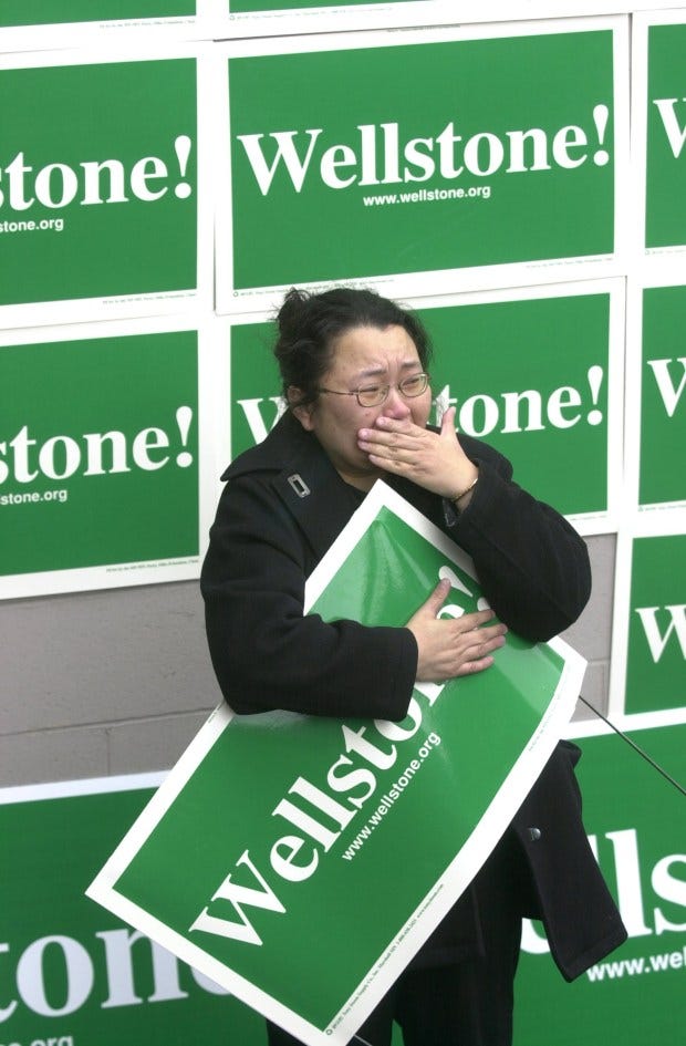 Paul Wellstone dödades i en flygkrasch tillsammans med sin fru, dotter ...