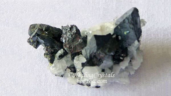 Hubnerite with White Quartz
