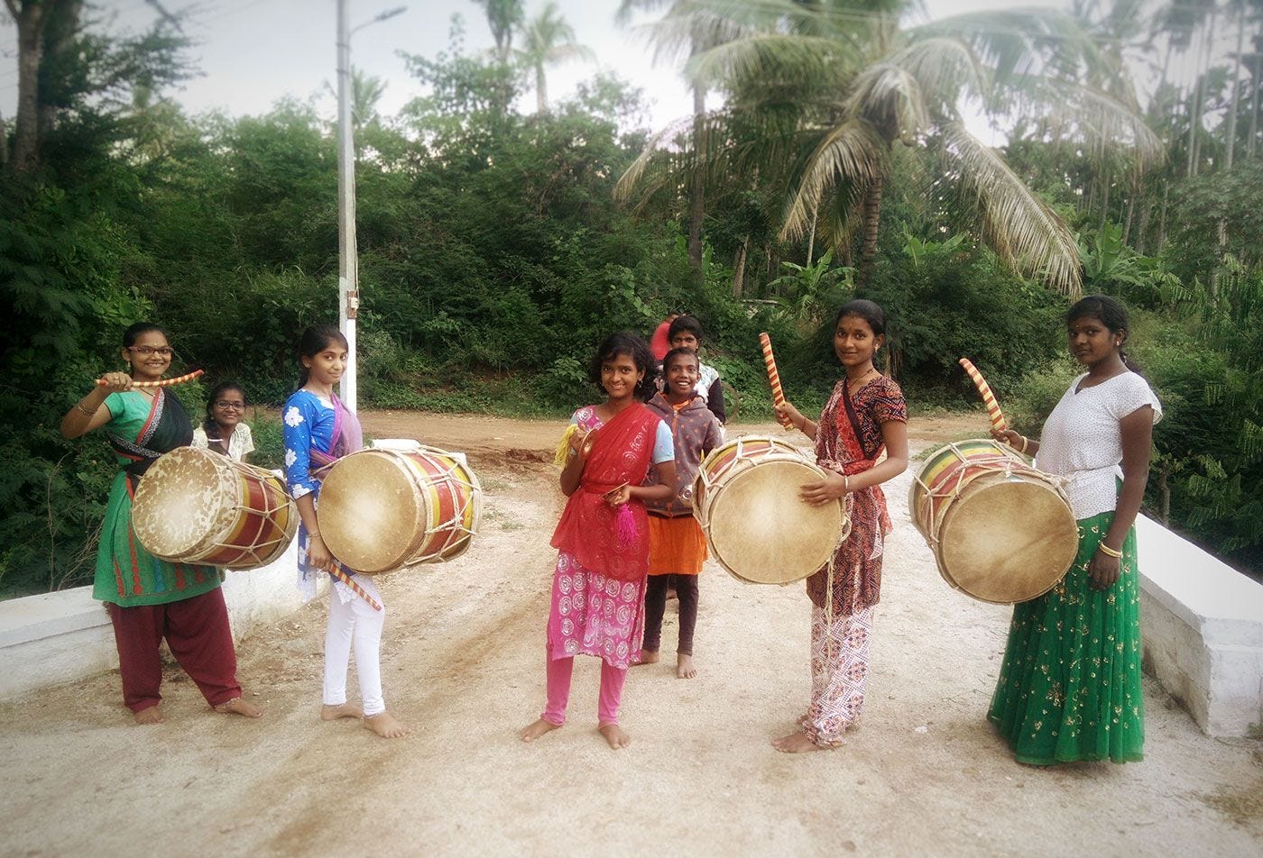dancing-to-the-dollu-in-hesaraghatta