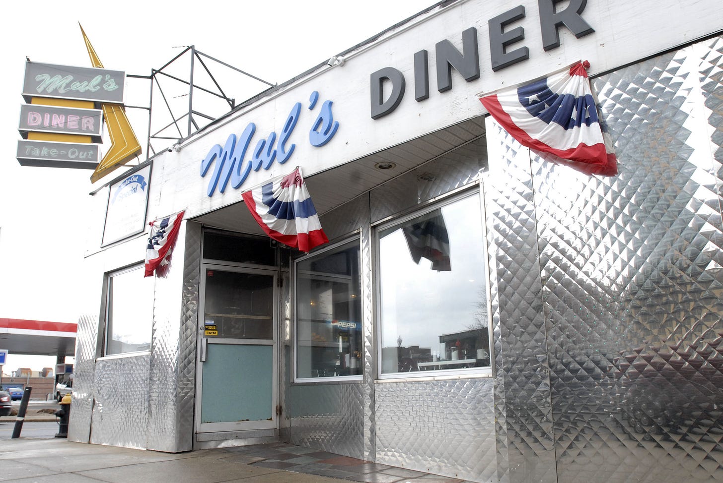Mul's Diner in South Boston expected to move to Amrheins to serve breakfast - The Boston Globe Mul's Diner in South Boston expected to move to Amrheins to serve breakfast - The Boston Globe