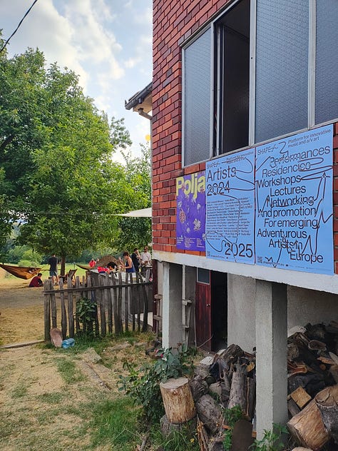Alcune foto dal Polja Festival: il palco e la location, il pop-up store della vineria Proces, i concerti