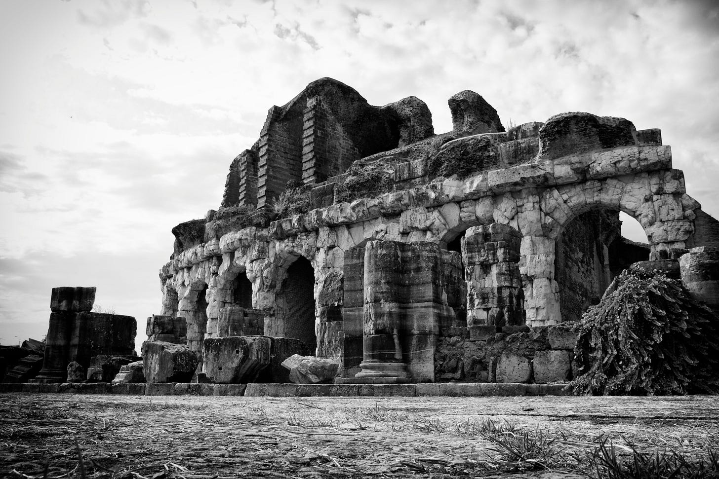 Amphitheatre of Capua - Wikipedia Amphitheatre of Capua - Wikipedia