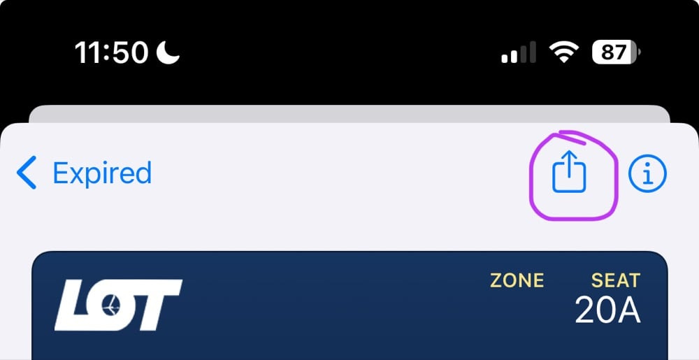 Grafika z interfejsem aplikacji Portfel na iOS.