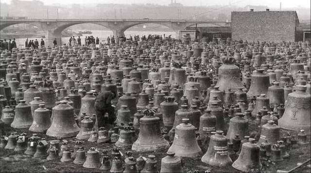 Germans collecting church bells in Prague to smelt down for the war effort  : r/Damnthatsinteresting Germans collecting church bells in Prague to smelt down for the war effort  : r/Damnthatsinteresting