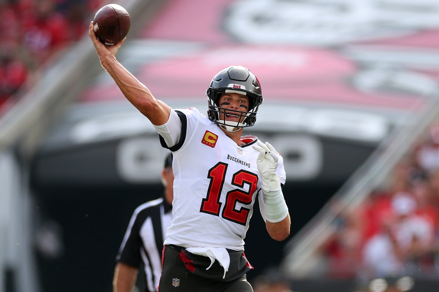 Tom Brady leads Buccaneers' win over Panthers to clinch division