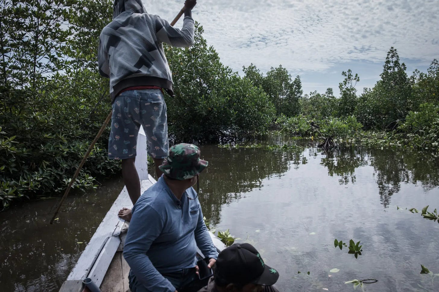 Indigenous people reaching the scene moments after the illegal logger managed to flee with the wood. With only one small and slow patrol boat, they have little odds of succeeding against the loggers.

