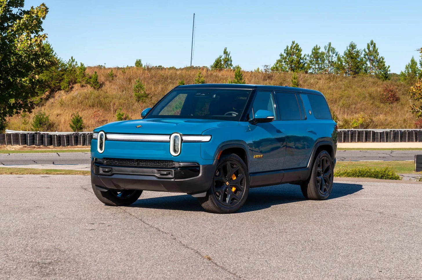 2025 Rivian R1S Review: Prices, Specs, and Photos - The Car Connection
