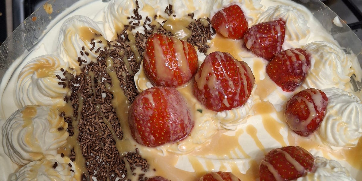 Those Cakes We Like ... Are Going Loco Down In Acapulco