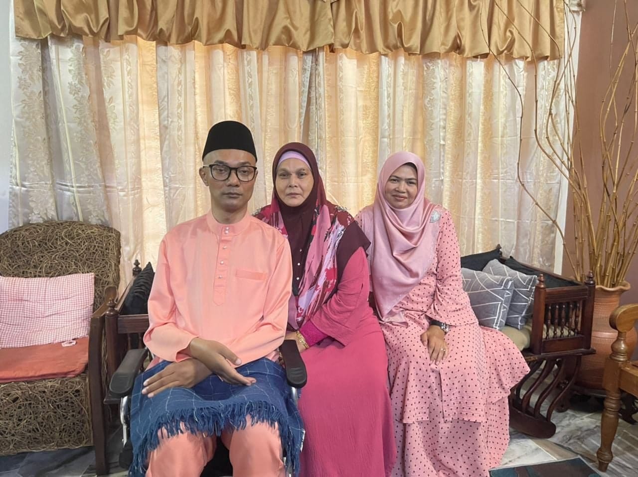 No description available.