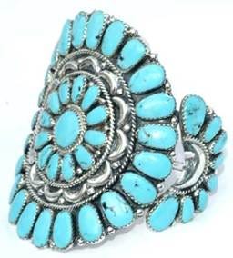 A close-up of a ring

AI-generated content may be incorrect.