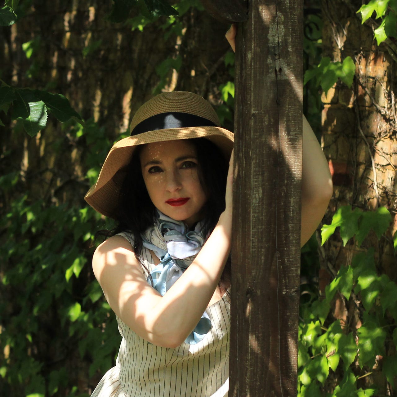 Alice Thompson - Notes From My Piano / Leaves From My Garden