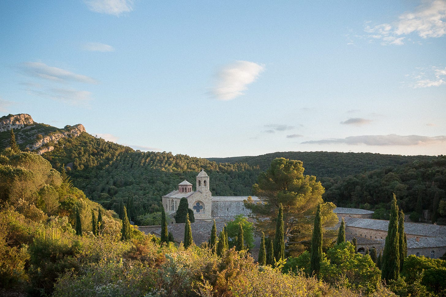 https://frenchcrossroads.com/wp-content/uploads/2019/01/fontfroide%C2%A9yannmonel-1018-1-1920x1280.jpg