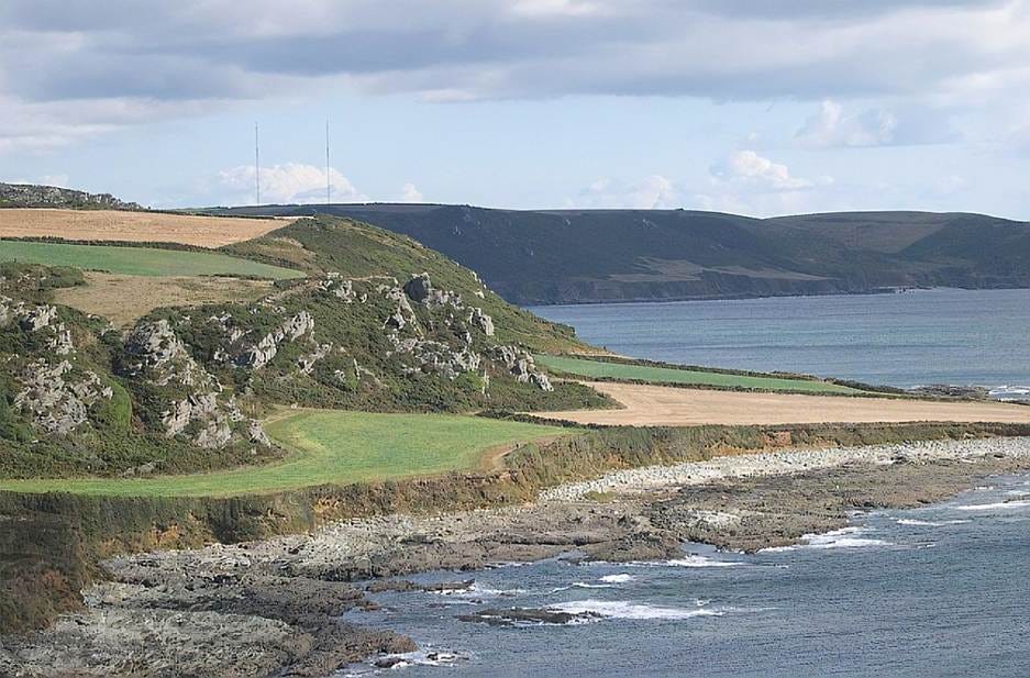 Raised Beach © Tony Atkin cc-by-sa/2.0 :: Geograph Britain and Ireland
