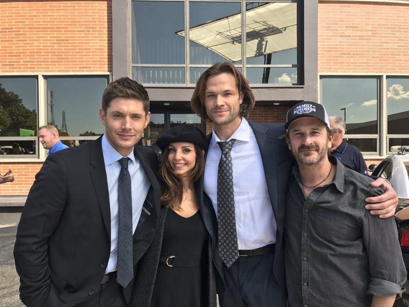 farrah aviva with supernatural jensen ackles jared padalecki movie tv tech geeks farrah aviva with supernatural jensen ackles jared padalecki movie tv tech geeks