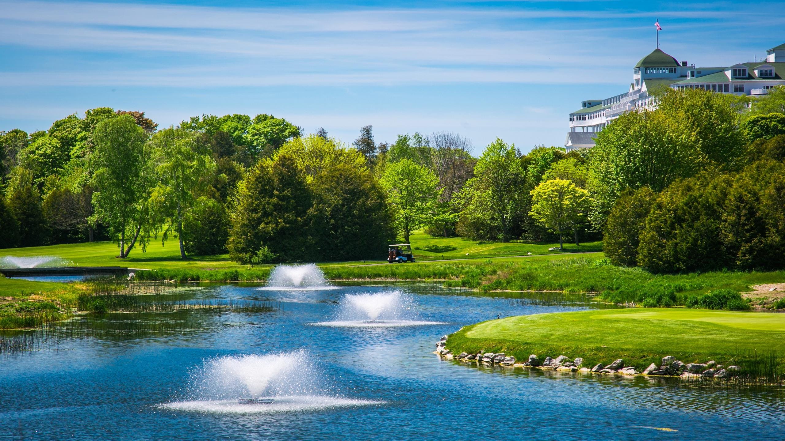 Visual tour of Grand Hotel, Mackinac Island Michigan. Professional photos. Custom maps. 