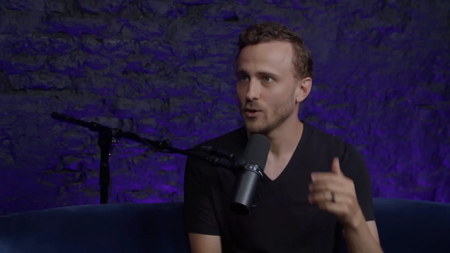 Sam parlant du manuel d'utilisation pour travailler avec lui Sam parlant du manuel d'utilisation pour travailler avec lui