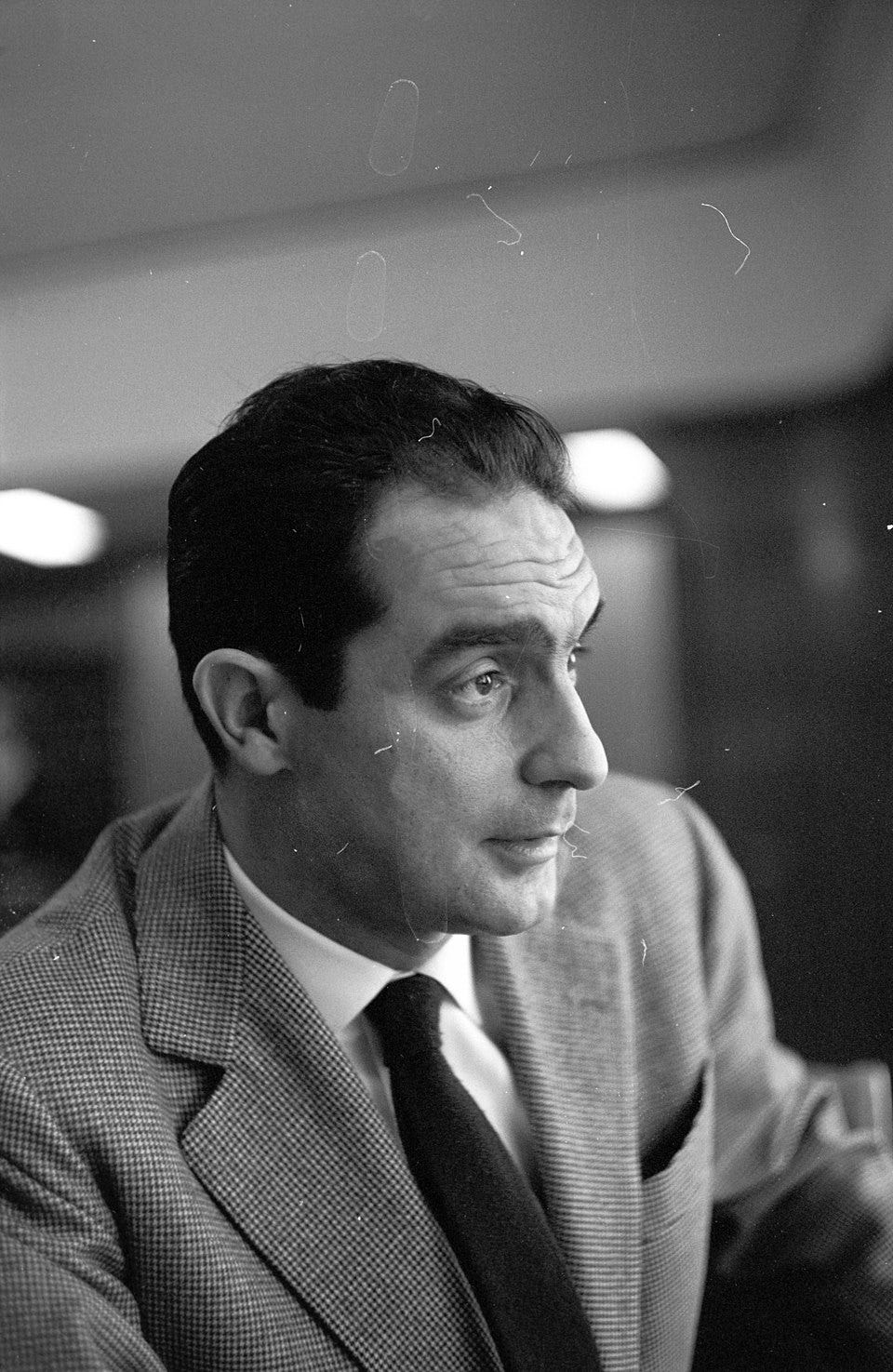 File:Italo-Calvino-i-Oslo 07-04-1961 Fotograf-Johan-Brun.jpg - Wikimedia Commons File:Italo-Calvino-i-Oslo 07-04-1961 Fotograf-Johan-Brun.jpg - Wikimedia Commons