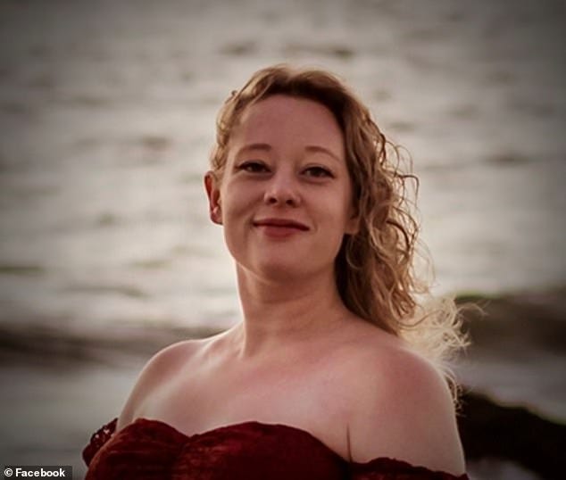 😡😡😡 (VIDEO) ICE Just Shot and Killed an Unarmed Poet and Mother of 3 Named Renee Nicole Good. She Was Born and Raised in the United States.