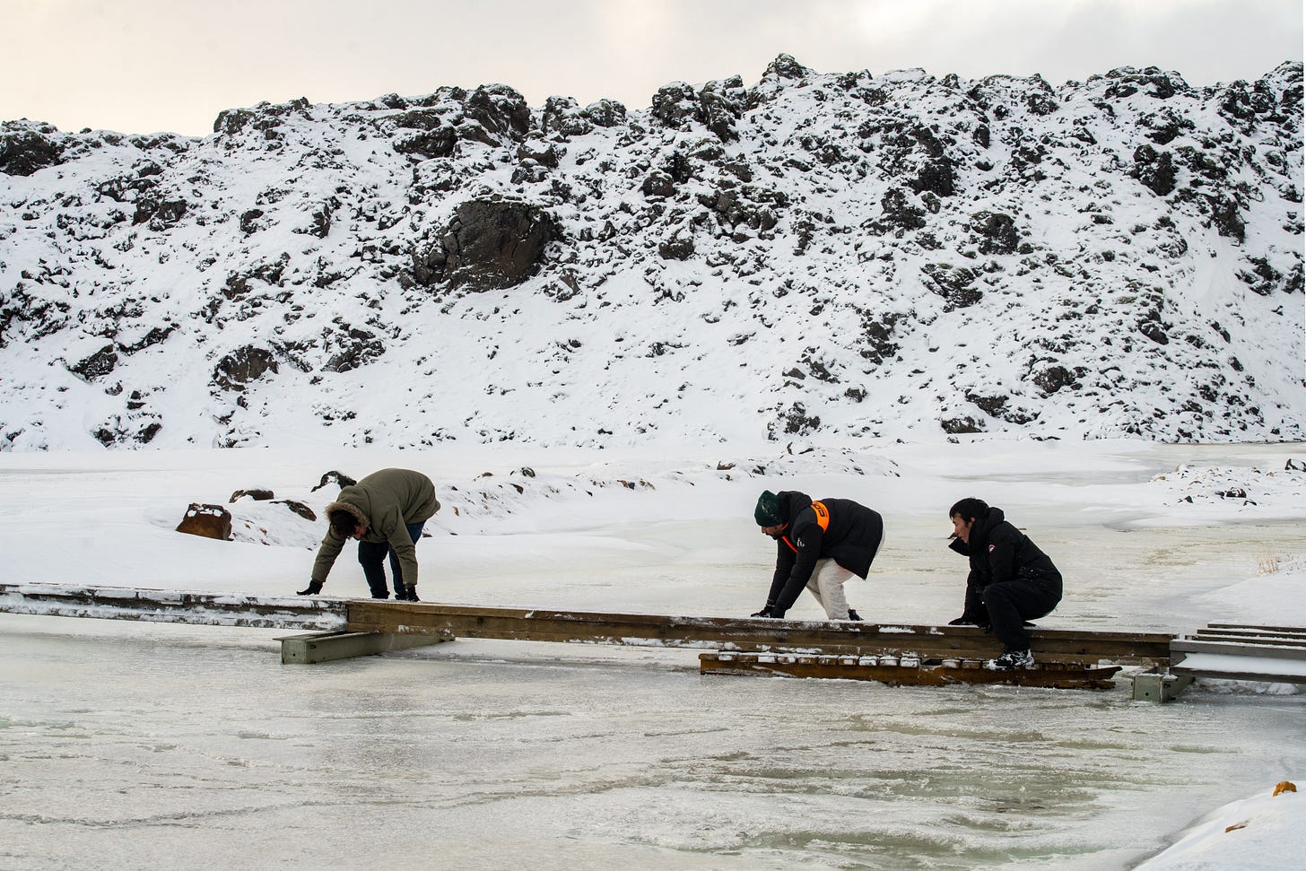 Iceland travel writing journal writer winter van travel journey LDV Convoy female traveller moss Thingvellir wind fear overcoming hot spring off road adventure