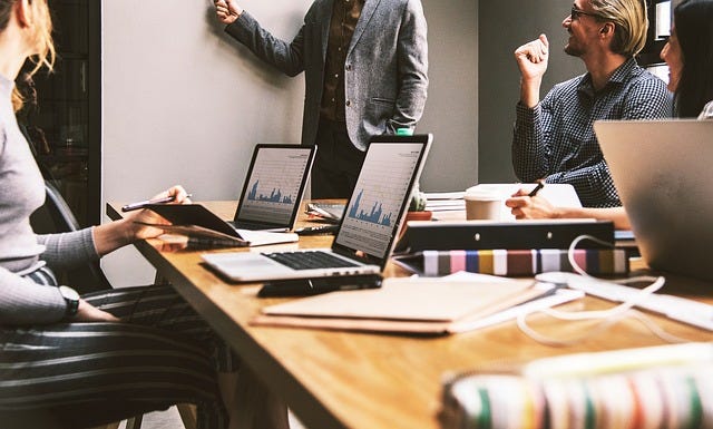 The employee assessment of that employee who jumps on the latest trends The employee assessment of that employee who jumps on the latest trends