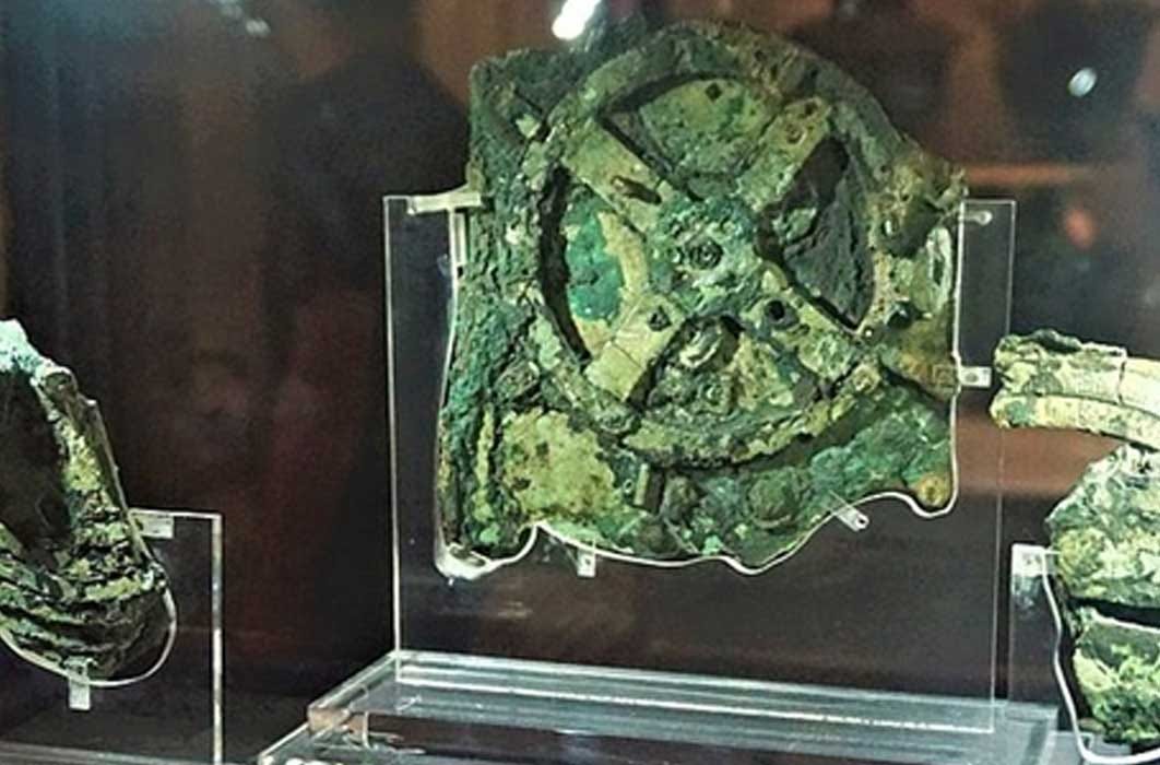 Antikythera Mechanism -  National Archaeological Museum, Athens by Joy of Museum (CC BY-SA 4.0)
