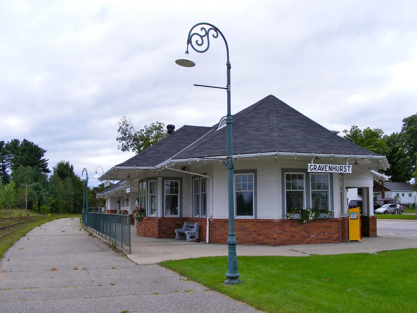 Train Station Gravenhurst Ontario.jpg Train Station Gravenhurst Ontario.jpg