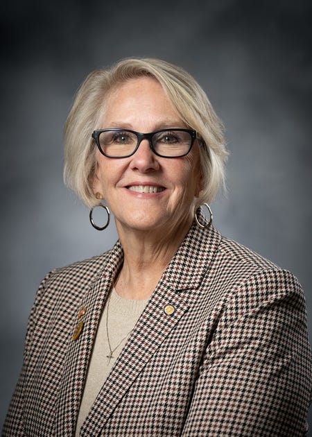 50sish woman with blonde bob 50sish woman with blonde bob