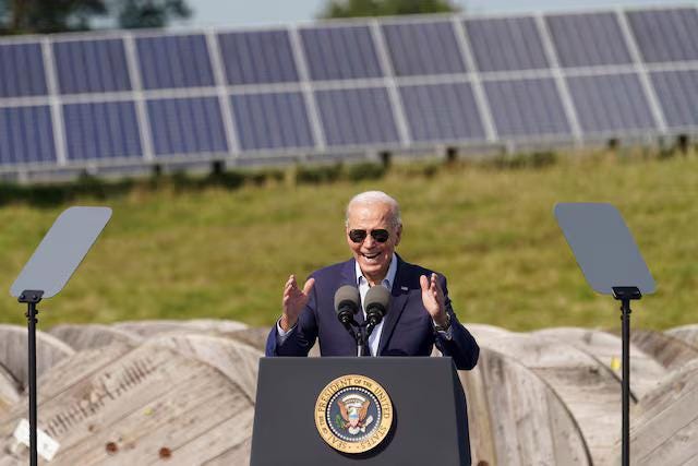 Tổng thống Mỹ Joe Biden phát biểu trong chuyến thăm công ty ở Westby, Wisconsin, Mỹ ngày 5/9/2024 - Ảnh: Reuters Tổng thống Mỹ Joe Biden phát biểu trong chuyến thăm công ty ở Westby, Wisconsin, Mỹ ngày 5/9/2024 - Ảnh: Reuters