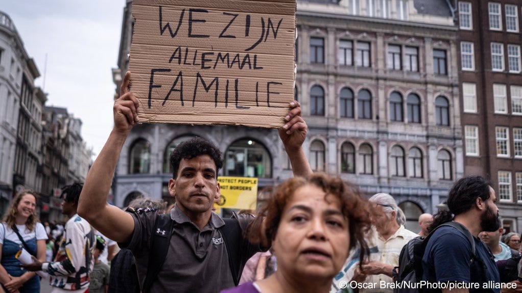 From file: People protesting for migrant and refugee rights at Damquare Amsterdam, Netherlands, on June 18, 2023 | Photo:  Oscar Brak/NurPhoto / picture alliance