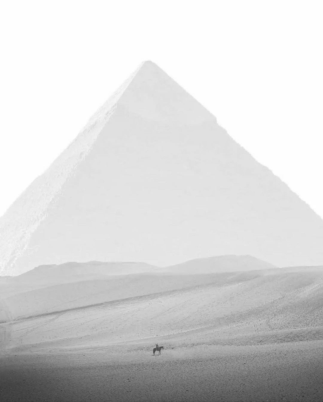 An image added by betuel on Nov 10, 2023. May present: black-and-white, tints and shades, sky, landscape, mountain.