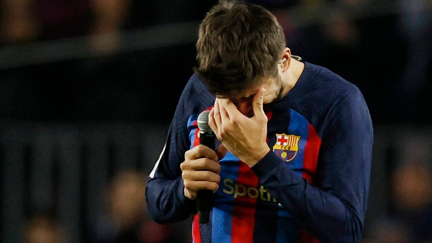 Gerard Piqué se refugia en los brazos de Clara Chía tras su último partido  con el F.C. Barcelona - Infobae