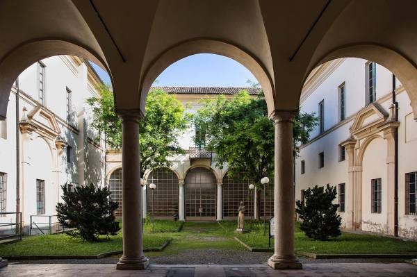 Il cortile della Biblioteca di Crema (Cr)