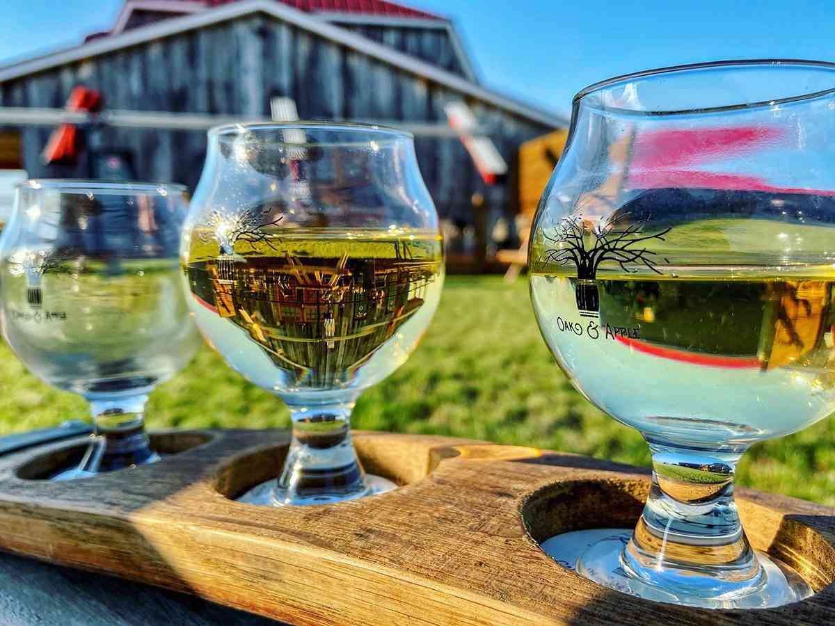 Oak and Apple Cidery Oak and Apple Cidery