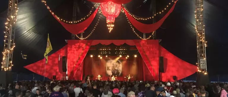 d&b Soundscape enjoys an early adventure on Glastonbury's Acoustic Stage | d&b audiotechnik d&b Soundscape enjoys an early adventure on Glastonbury's Acoustic Stage | d&b audiotechnik