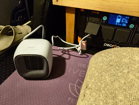Constructing a small wooden bed as a bed extension in the van