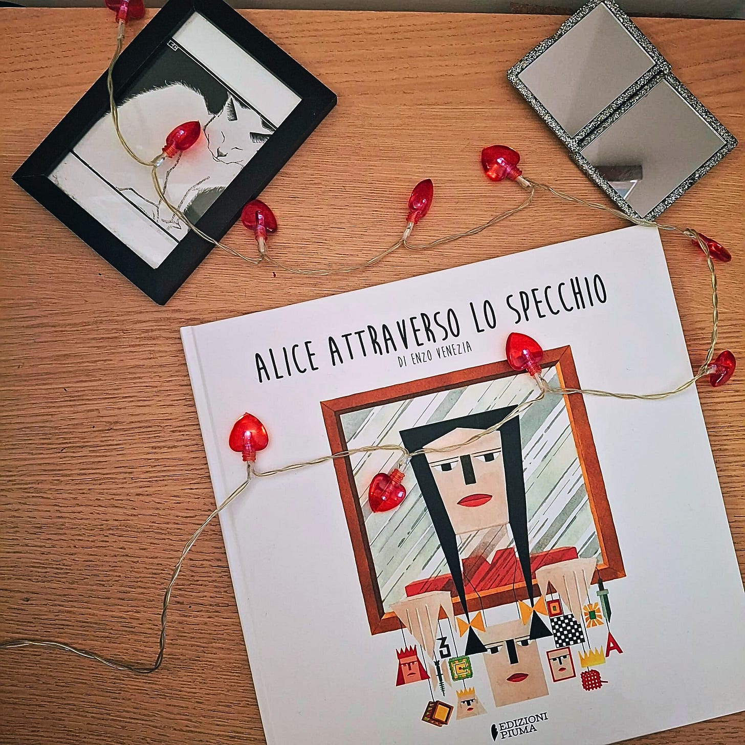 Enzo Venezia, Alice oltre lo specchio, Edizioni Piuma 2024; Roberto Prual - Reavis, Lo specchio di Henri, Sinnons Editrice 2020