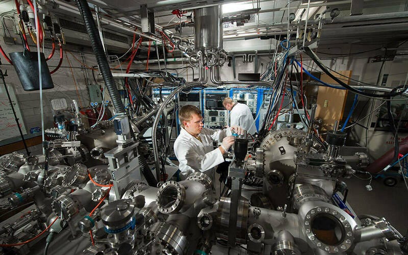 Managing knowledge in science teams
